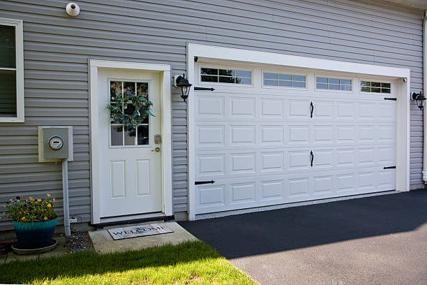 24/7 Emergency Garage Door Panel Replacement experts in Dupo, IL
